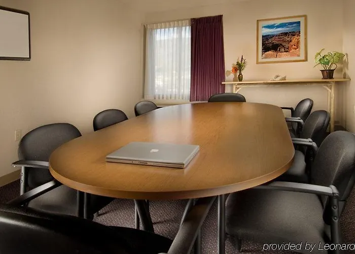 Hualapai Hotel 2*